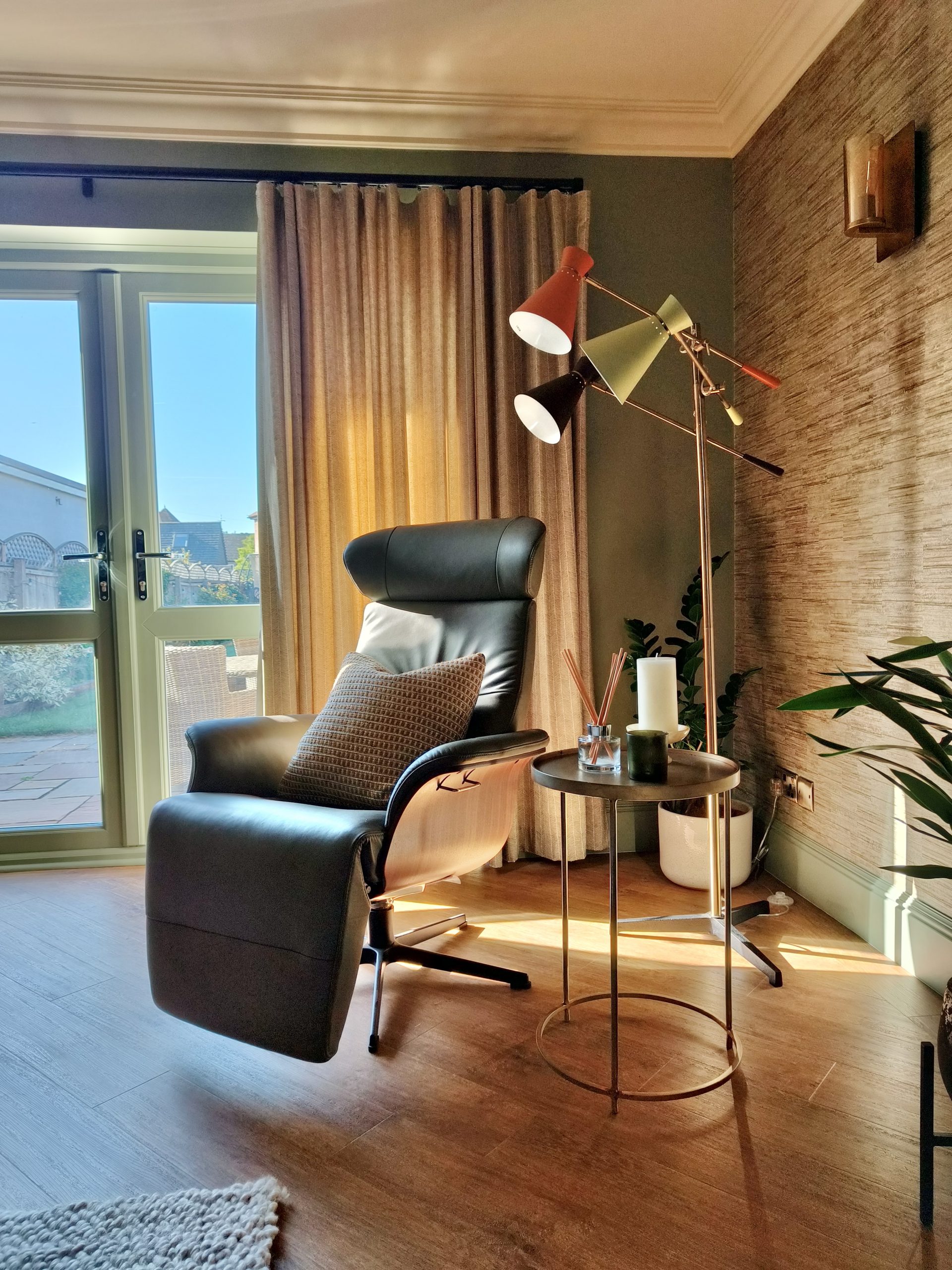 Accent chair in green leather with feature lamp